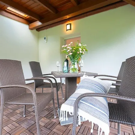 39 Z Pieknym Ogrodem Apartment