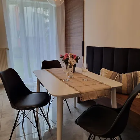 39 Z Pieknym Ogrodem 우스트론