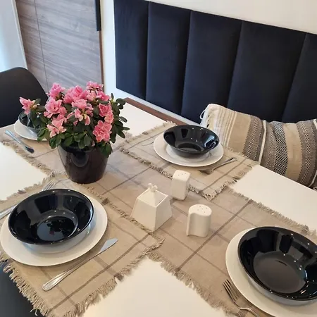 39 Z Pieknym Ogrodem 아파트