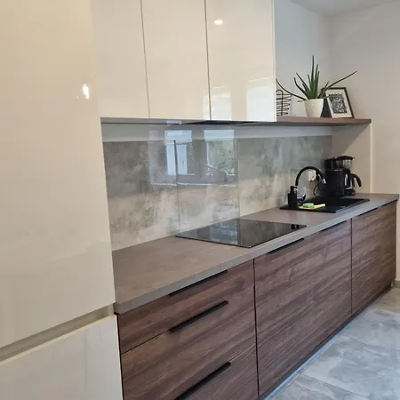 39 Z Pieknym Ogrodem 아파트 우스트론